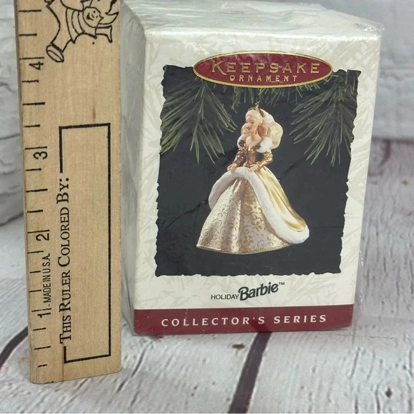 Vintage holiday Barbie hallmark Keepsake Ornament 1995 collector's series - Picture 3 of 5